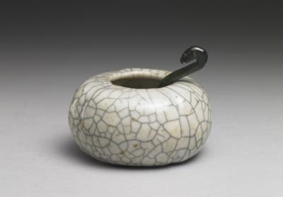 图片[2]-Ge-ware porcelain water container (with jade ladle), 17th-18th century, Ming to Qing dynasty-China Archive